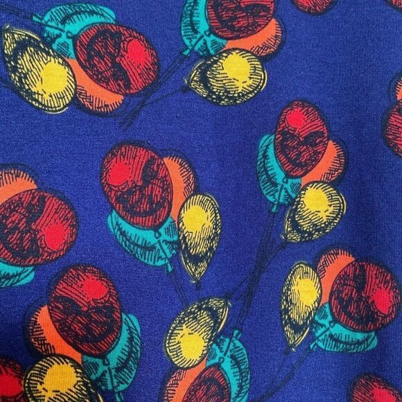 NWT LulaRoe Women’s Classic T Shirt in Size XS Balloons - Picture 4 of 5